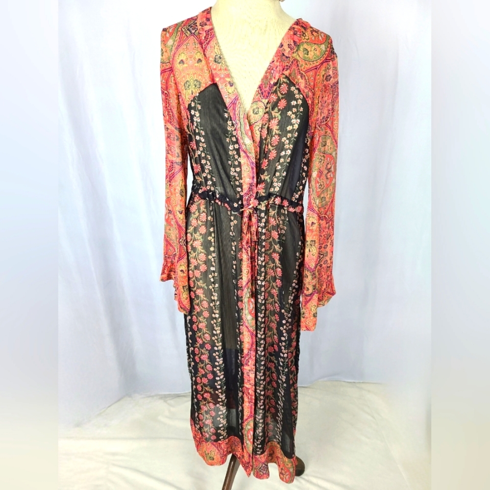No Boundaries women’s Robe. Sz S/ M. Long Sleeves Drawstring closure
